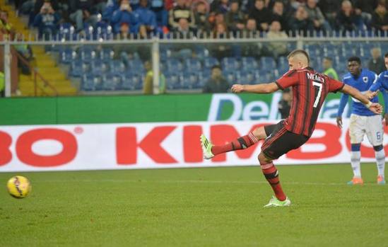 Jeremy Menez spiazza Romero dal dischetto: palla a destra, portiere a sinistra, il Milan pareggia. Ansa